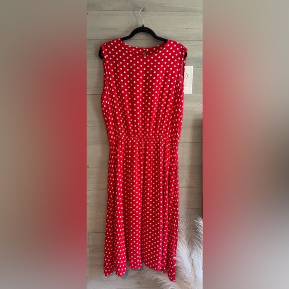 Chic Red Polka Dot Midi Dress - Picture 7 of 8